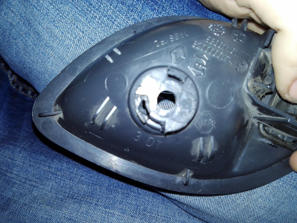 Спаял обломанное крепление ручки — Renault Laguna II, 1,8 л, 2001 года ...