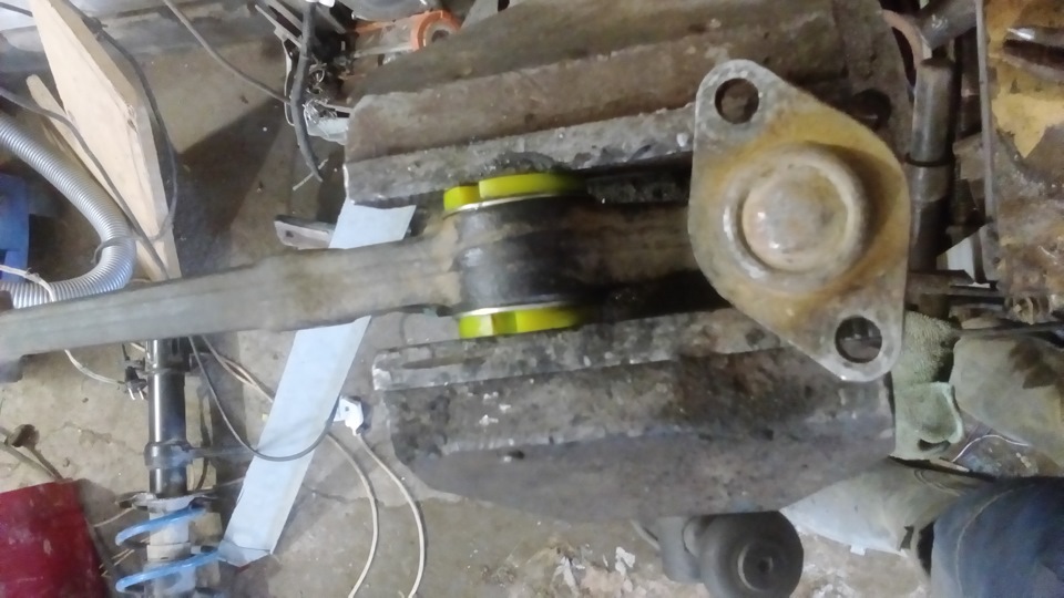 Установка полиуретана — Lada Приора хэтчбек, 1,6 л, 2012 года | своими ...