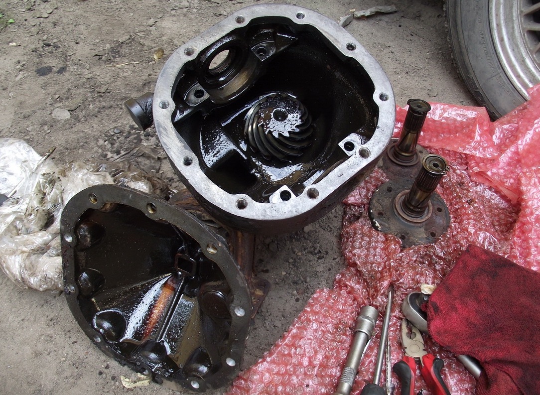 вытащил дифф — Opel Rekord E