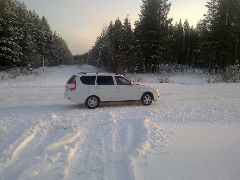 Lada Priora универсал на снегу