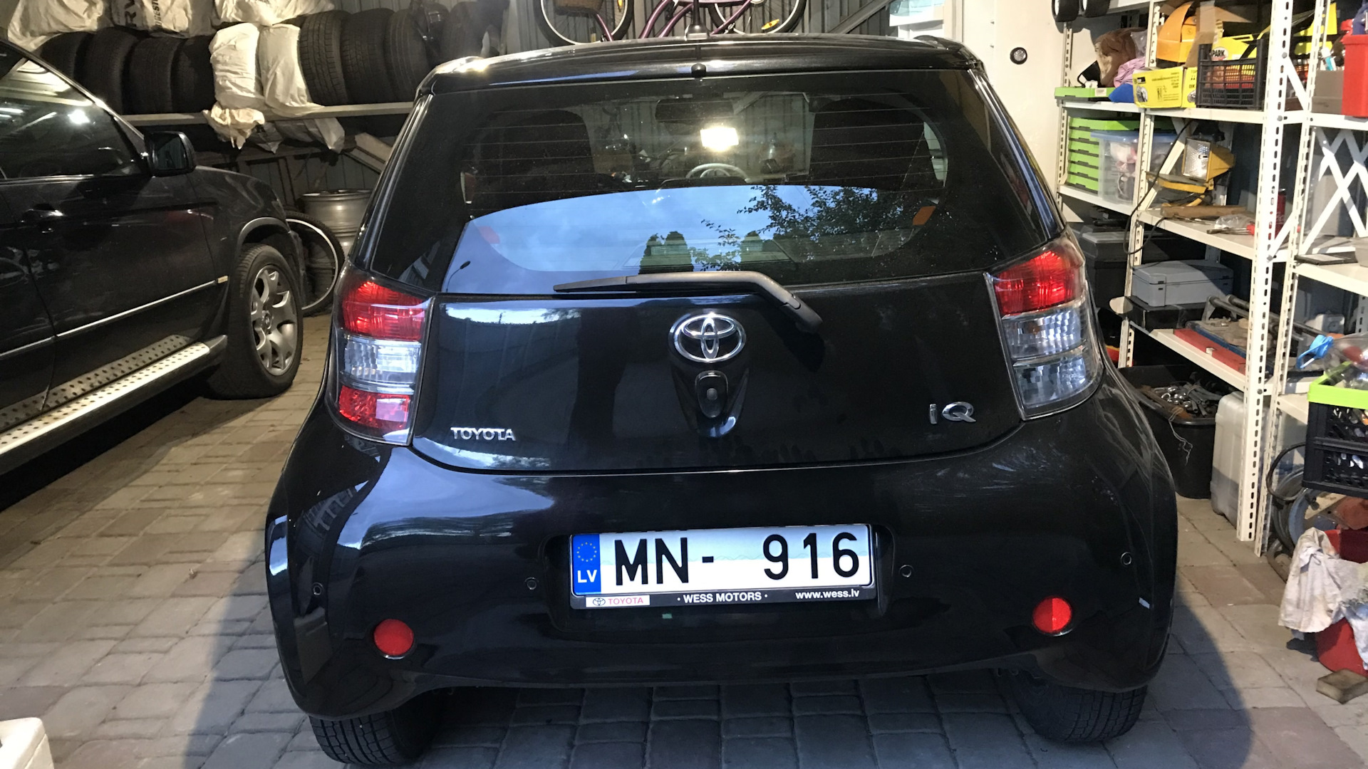 Toyota iQ 1.0 бензиновый 2009 | Вырасту буду Х5 на DRIVE2