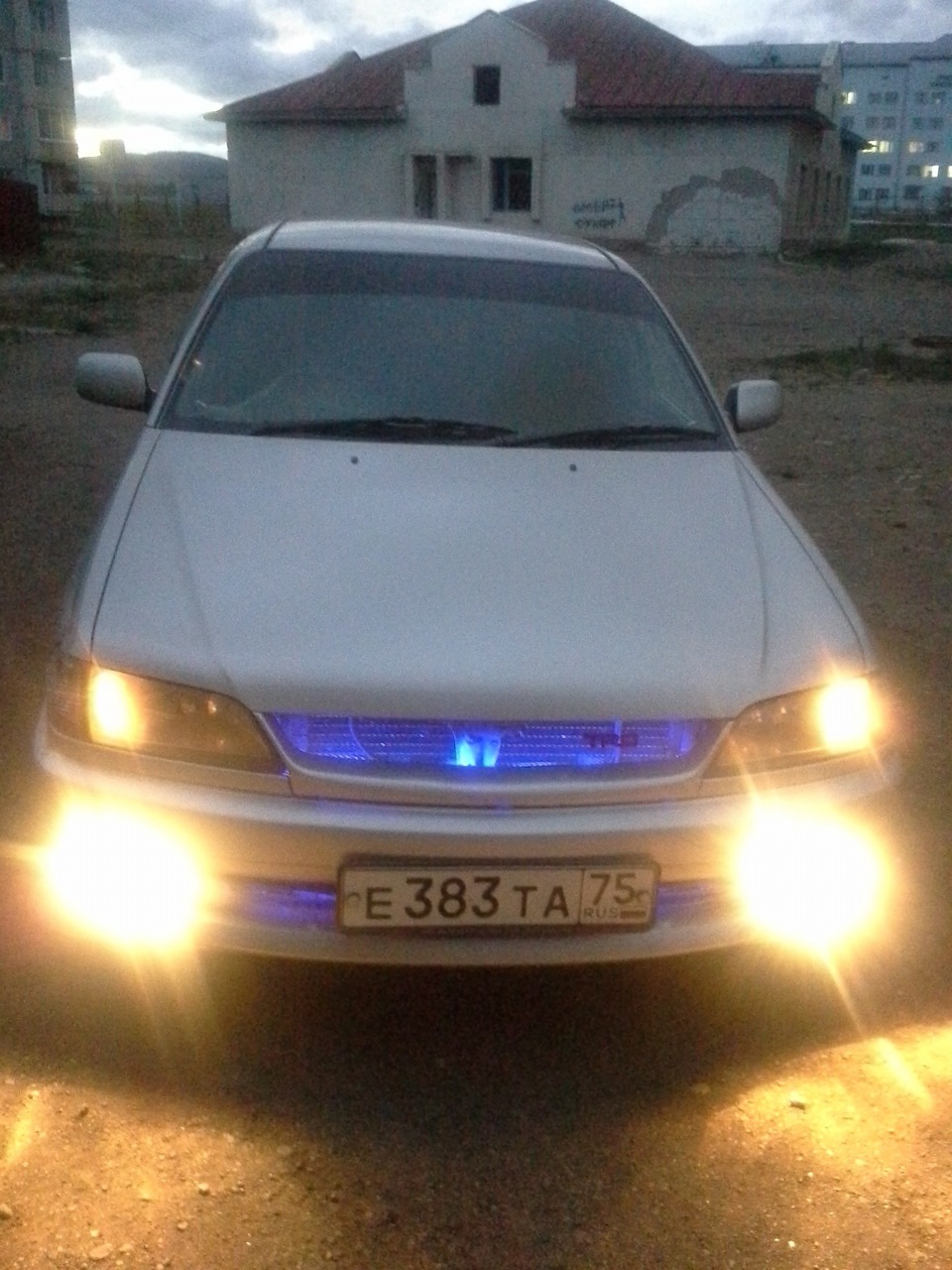 Подсветка радиаторной решетки — Toyota Carina (7G), 1,6 л, 1999 года ...