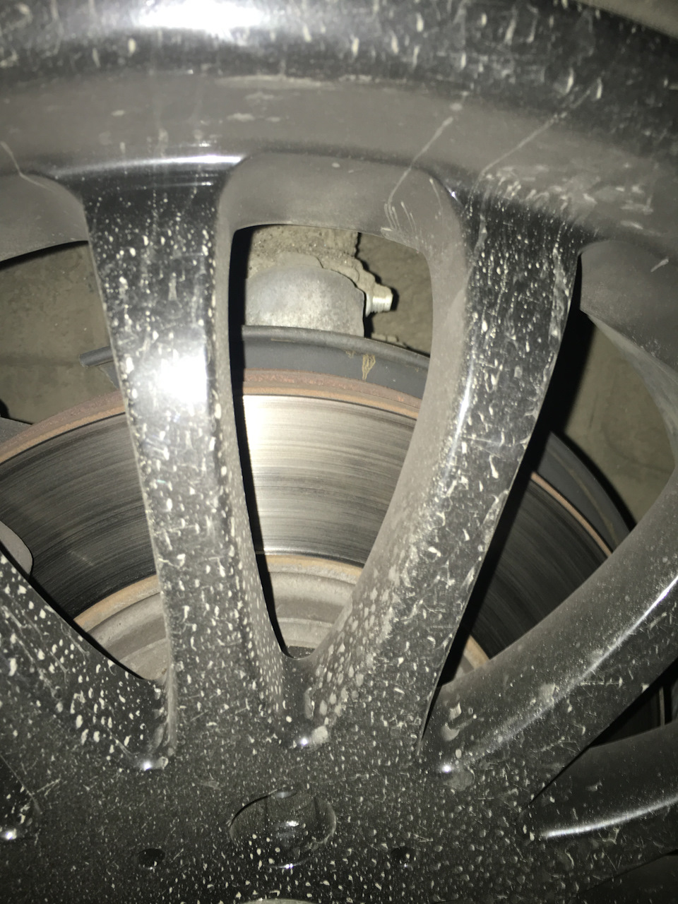 Помогите советом . Неравномерная выработка и " шорканье" в правом ...