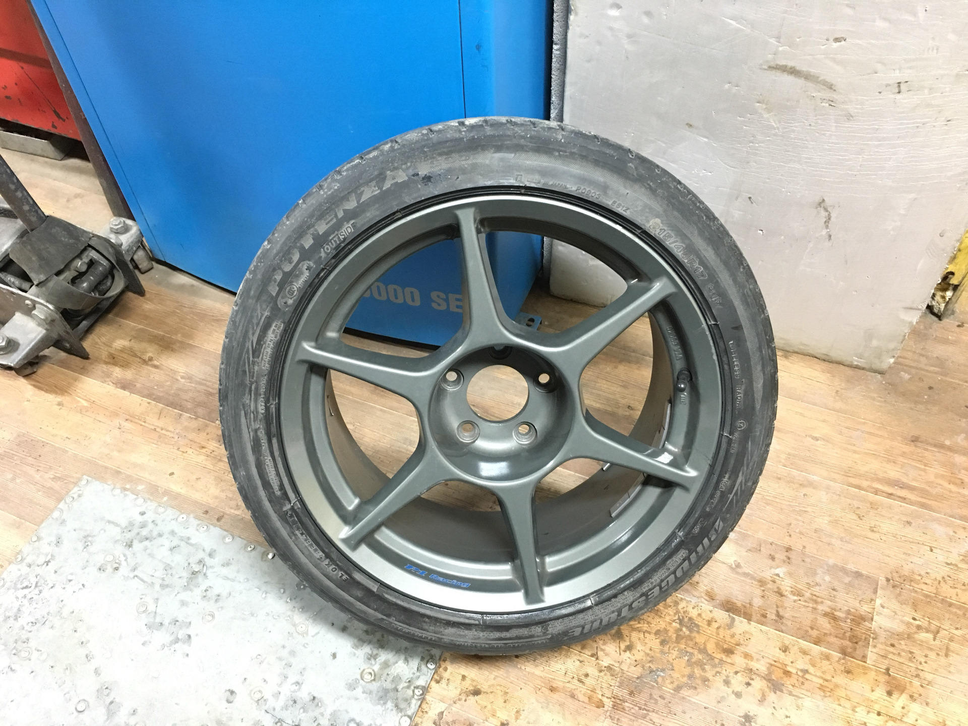 диски на форд фокус томасон tn1 r17. 1 r17. диски oz racing f1 r17 mark 2. Vossen vfs1. диски audi a4 r17 штатное литьё.