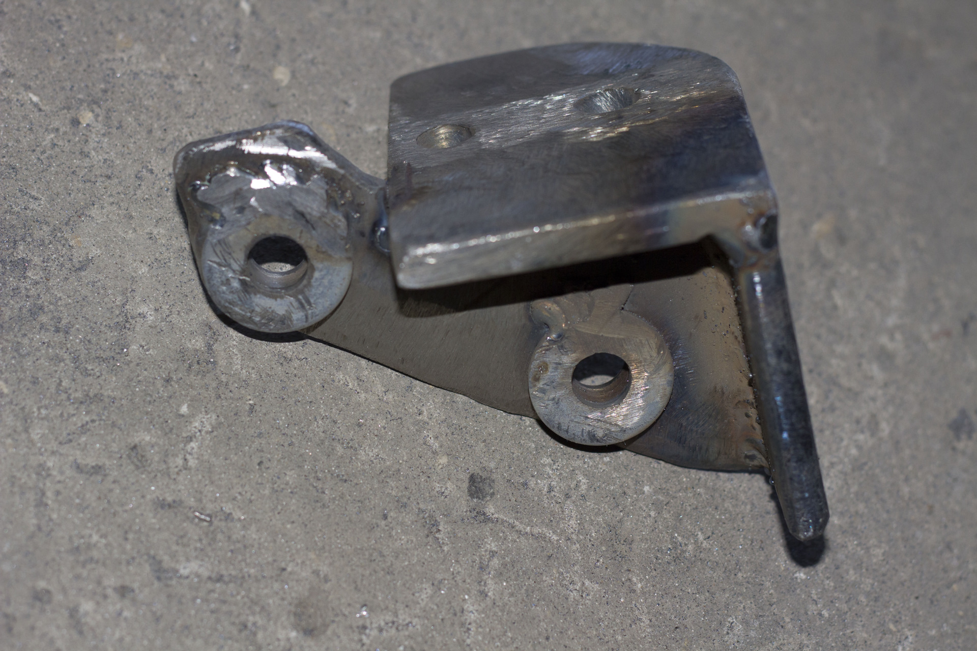 Кронштейн крепления двс газ. Передняя подушка двигателя ваз 2114 автопродукт. Крепления под двигатель. Крепления двс. Опора крыла ауди а8 д3.