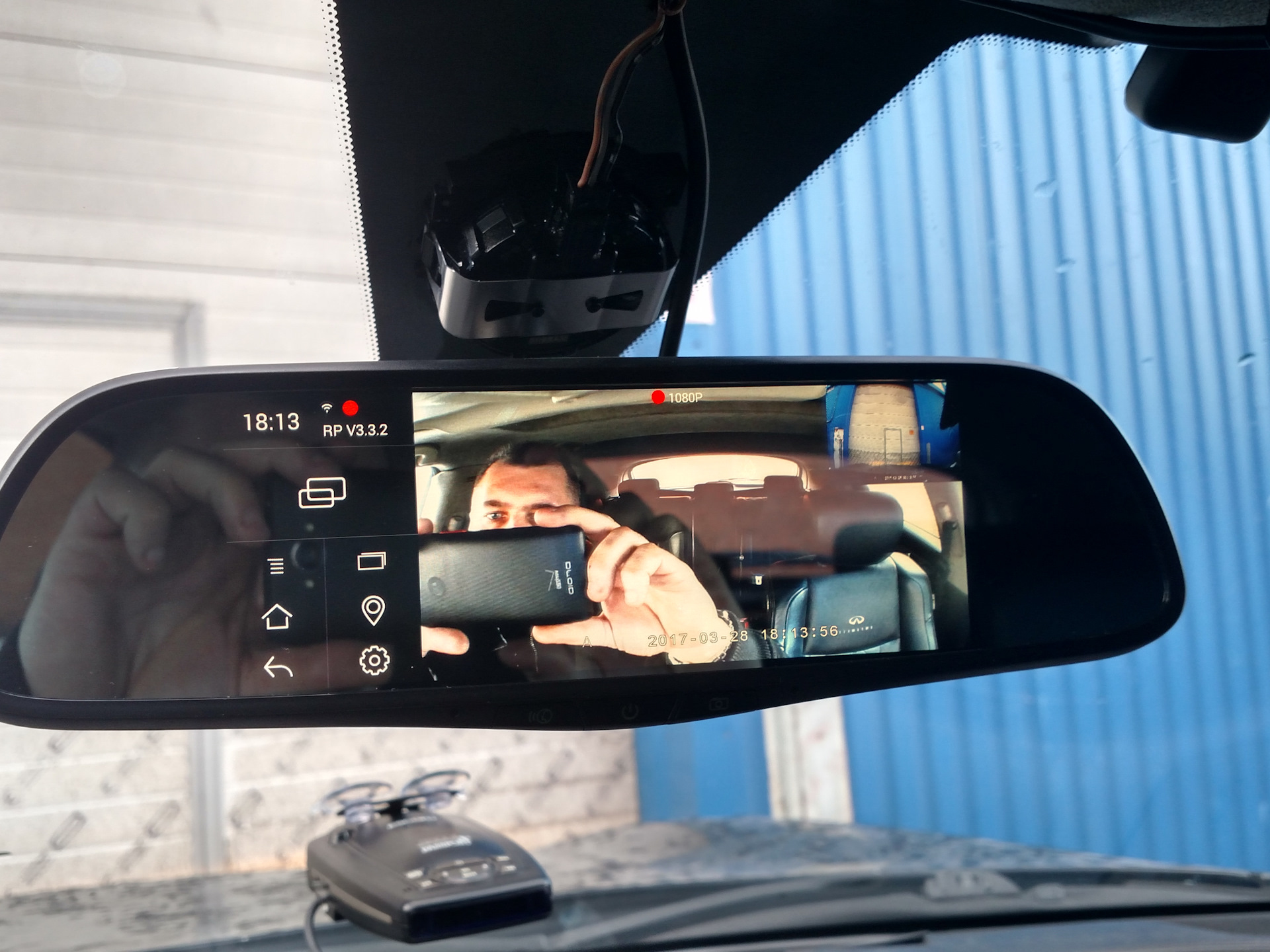 Видеорегистратор снимает внутри машины или снаружи