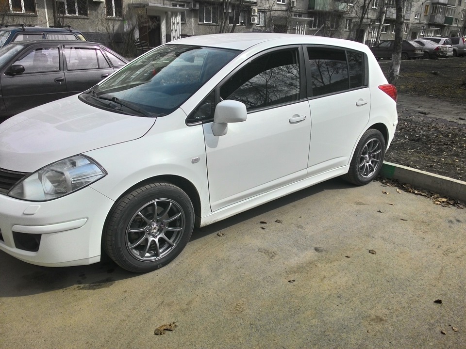 Диски тиида. Nissan Tiida r16. Nissan Tiida диски r16. Колеса r16 Nissan Tiida. Nissan Tiida 16 диски.