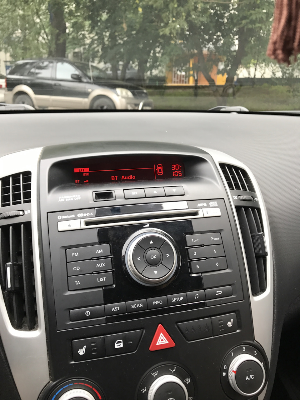 Родная магнитола с Bluetooth от Kia Venga — KIA Ceed (1G), 1,6 л, 2010 года  | автозвук | DRIVE2