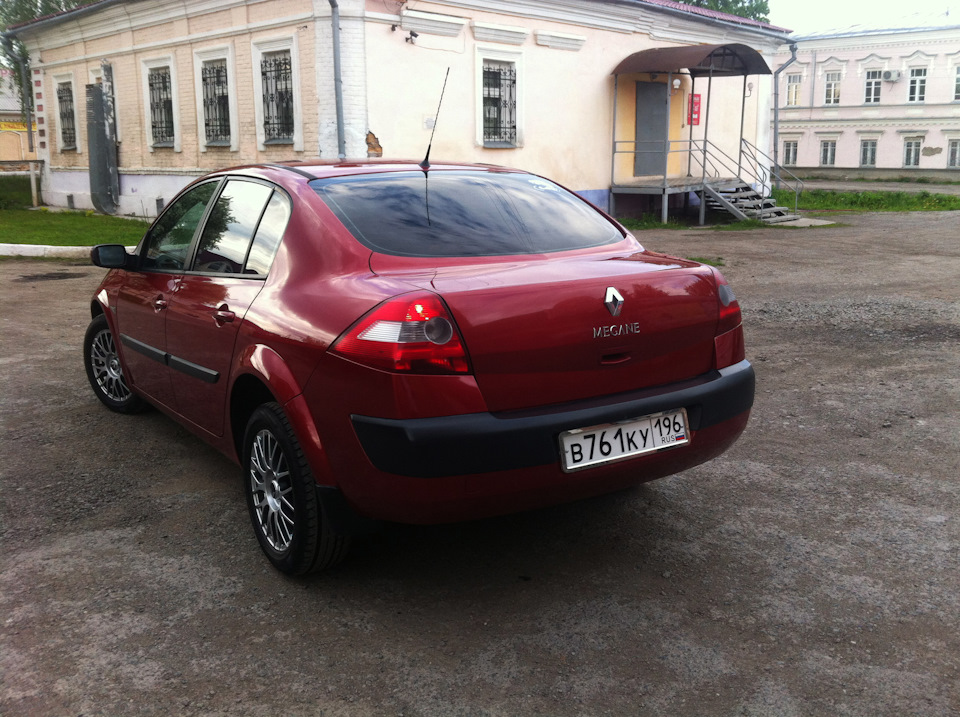 Меган красный. Renault Megane красный. Рено Меган 4 красный. Рено Меган красный 2010. Renault Megane 2005 красный.