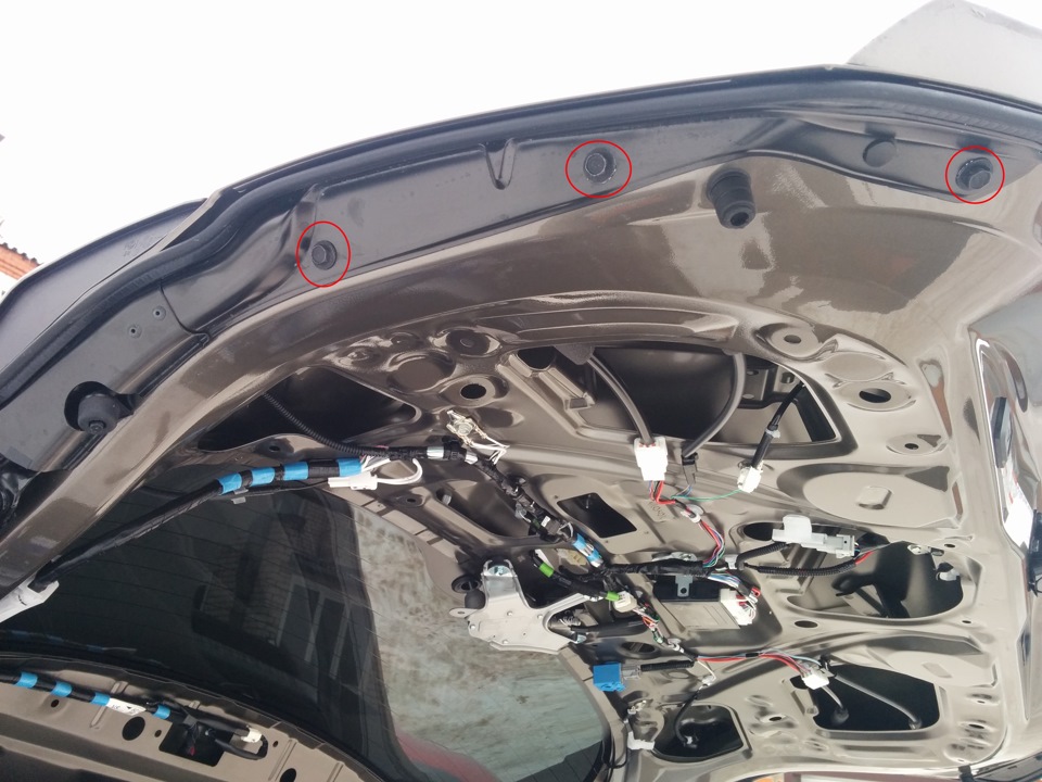 Фото в бортжурнале Toyota RAV4 (IV)