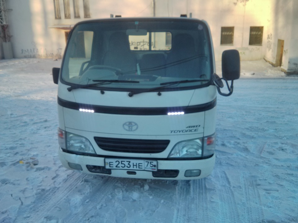 toyota dyna 200 спереди