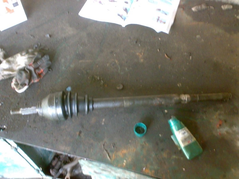 Замена внешнего пыльника правого шруса — Dacia Logan (1G), 1,6 л, 2006 ...