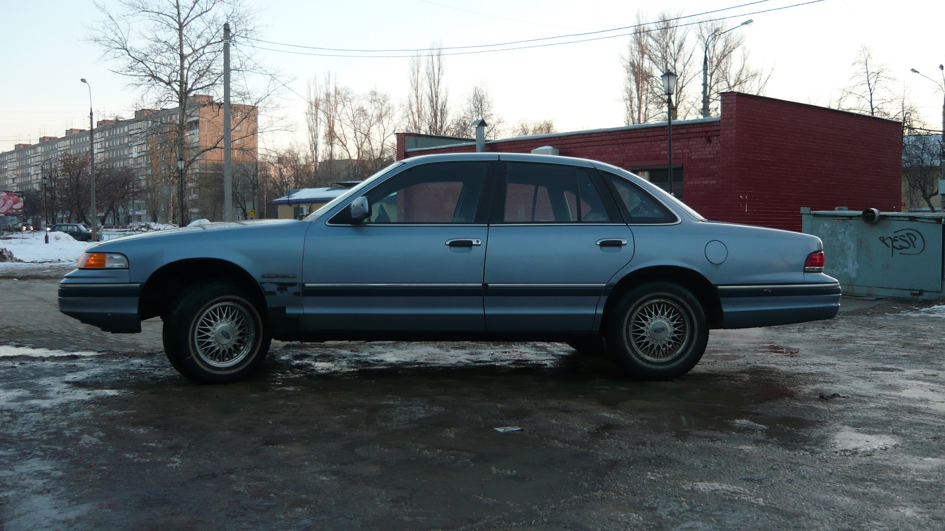 Ford Crown Victoria 4.6 бензиновый 1992 | Голубая Молния на DRIVE2