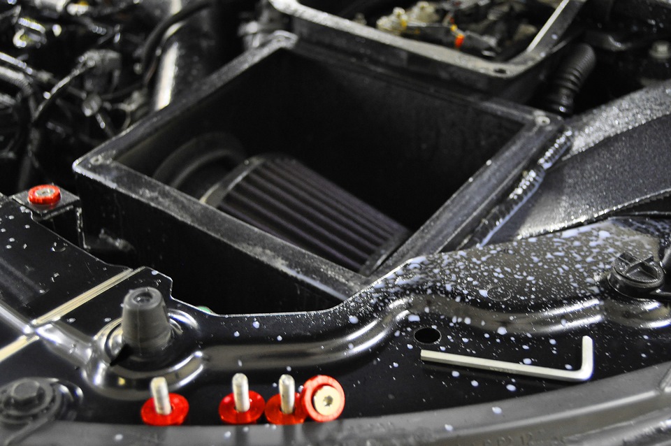 Снял прозрачную крышку короба, что бы ее почистить и сам короб изнутри. — Land Rover Range Rover Evoque (1G)