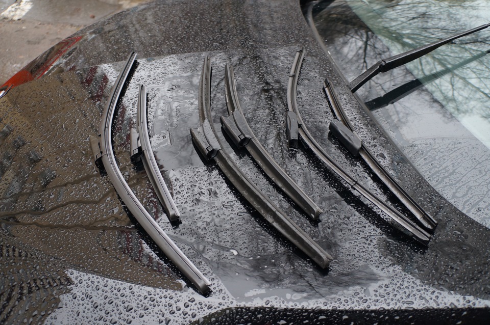 Групповой портрет на фоне капота) Слева на право Фантом — Китай — Штатные. — Renault Megane III