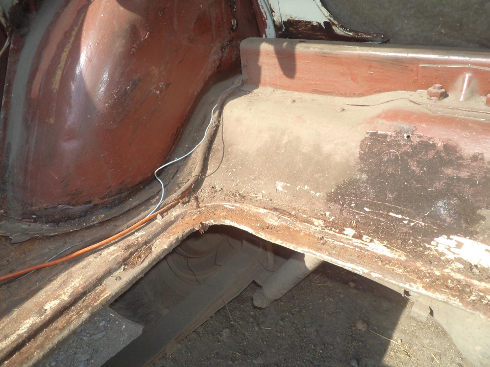 Потёк бензобак. Немного уборки в багажнике. — Москвич 2140 SL, 1,5 л ...