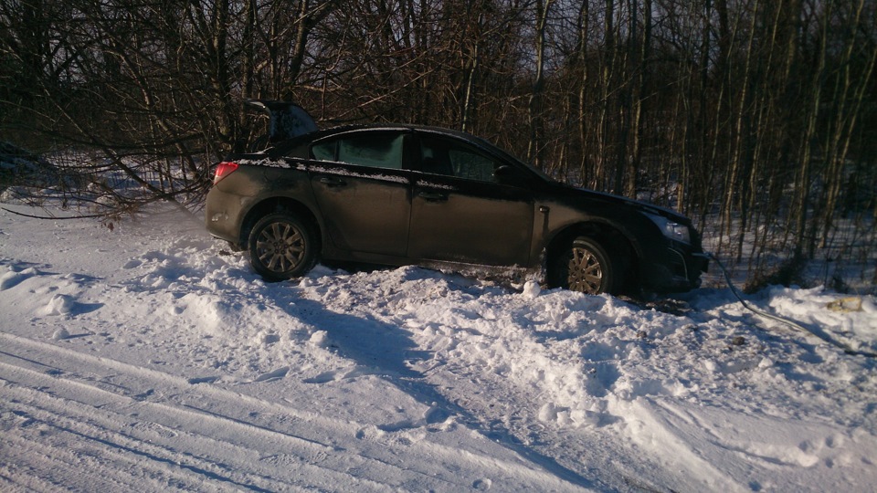 Решил я значит в поворот на ручнике войти в январе при 60 км/ч ...