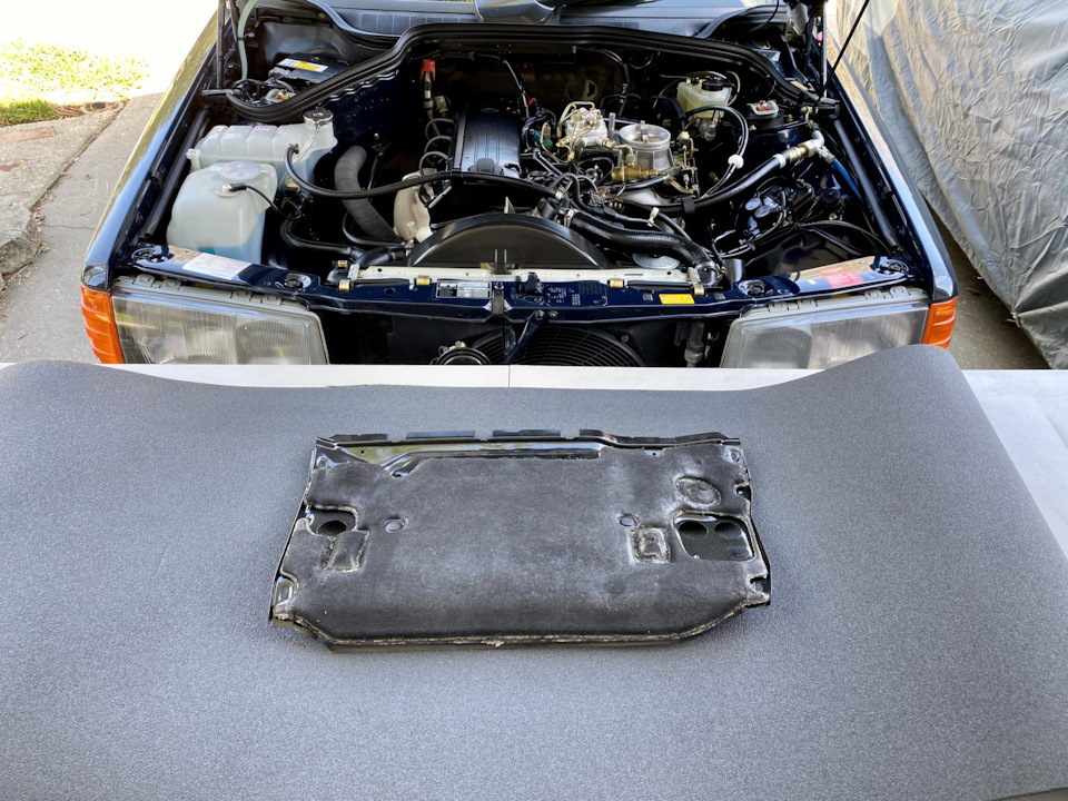 Бюджетная шумка моторного щита — Mercedes-Benz 190 (W201), 2 л, 1989 ...