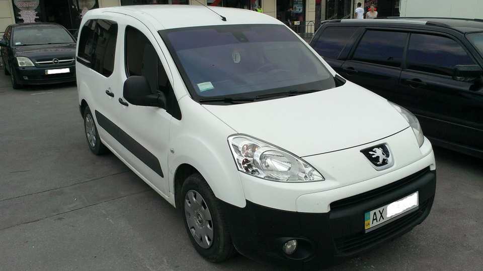 в зади cтучит peugeot partner в зади cтучит peugeot partner