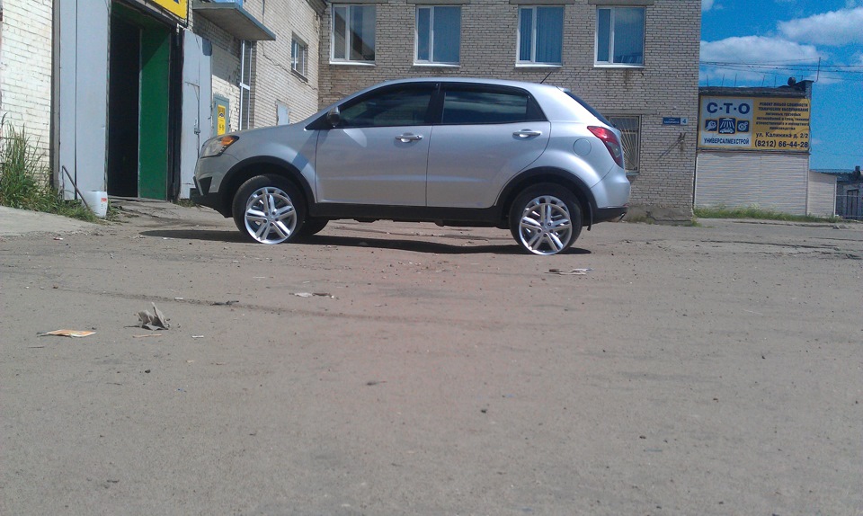Ssangyong new actyon диски. SSANGYONG Actyon r17. SSANGYONG Actyon 2 на литье. Санг енг Актион на 17 дисках. Шины 215/70/16 на SSANGYONG Actyon New.