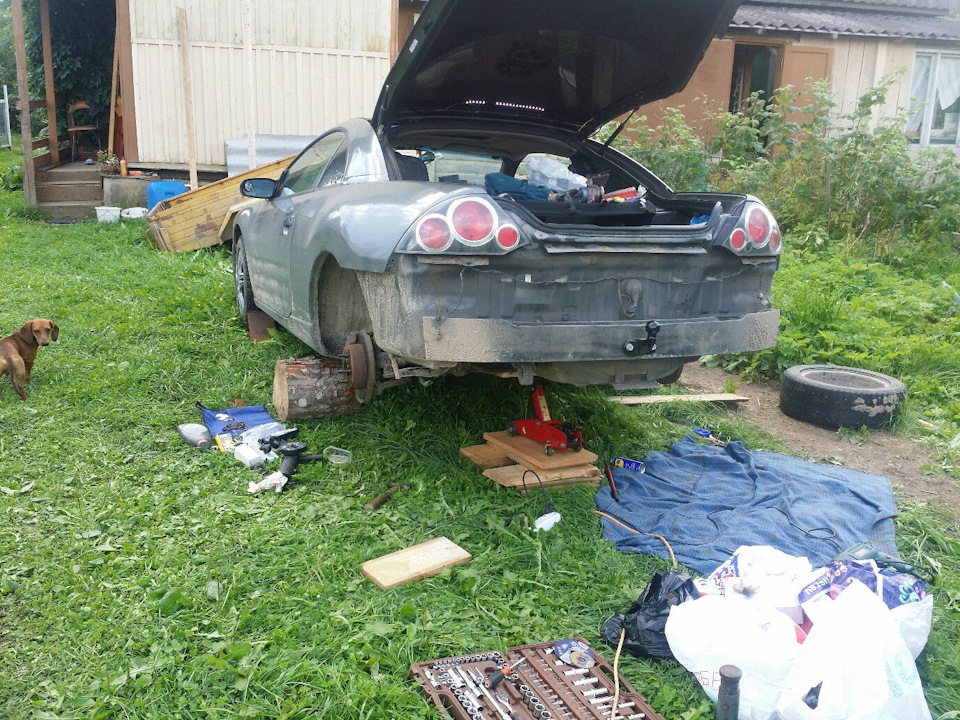 Замена задних стоек стабилизатора и снятие ступичного подшипника ...