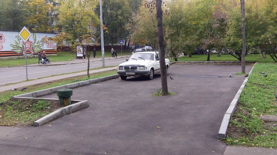 Парковка 2. Парковка на велодорожке. Парковки на Потемкинской улице.