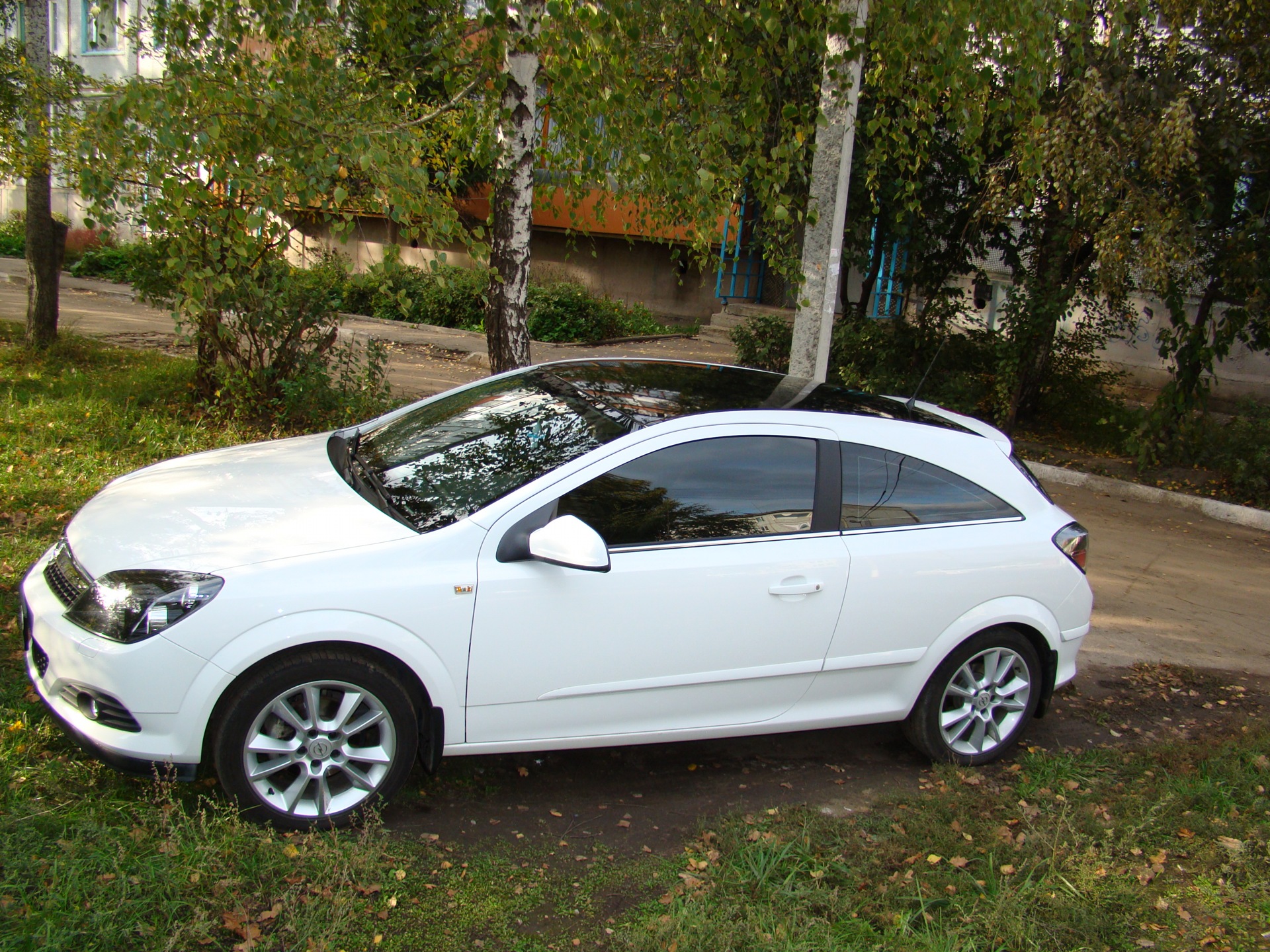 opel astra h с панорамной крышей