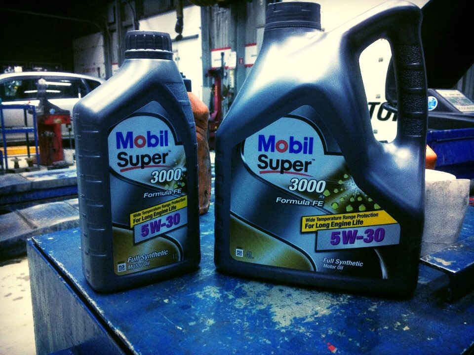 Масло уаз 5w40 полусинтетика. Аналоги моторному маслу. 00/ 505. Допуски моторного масла репсол. Аналоги моторному маслу.