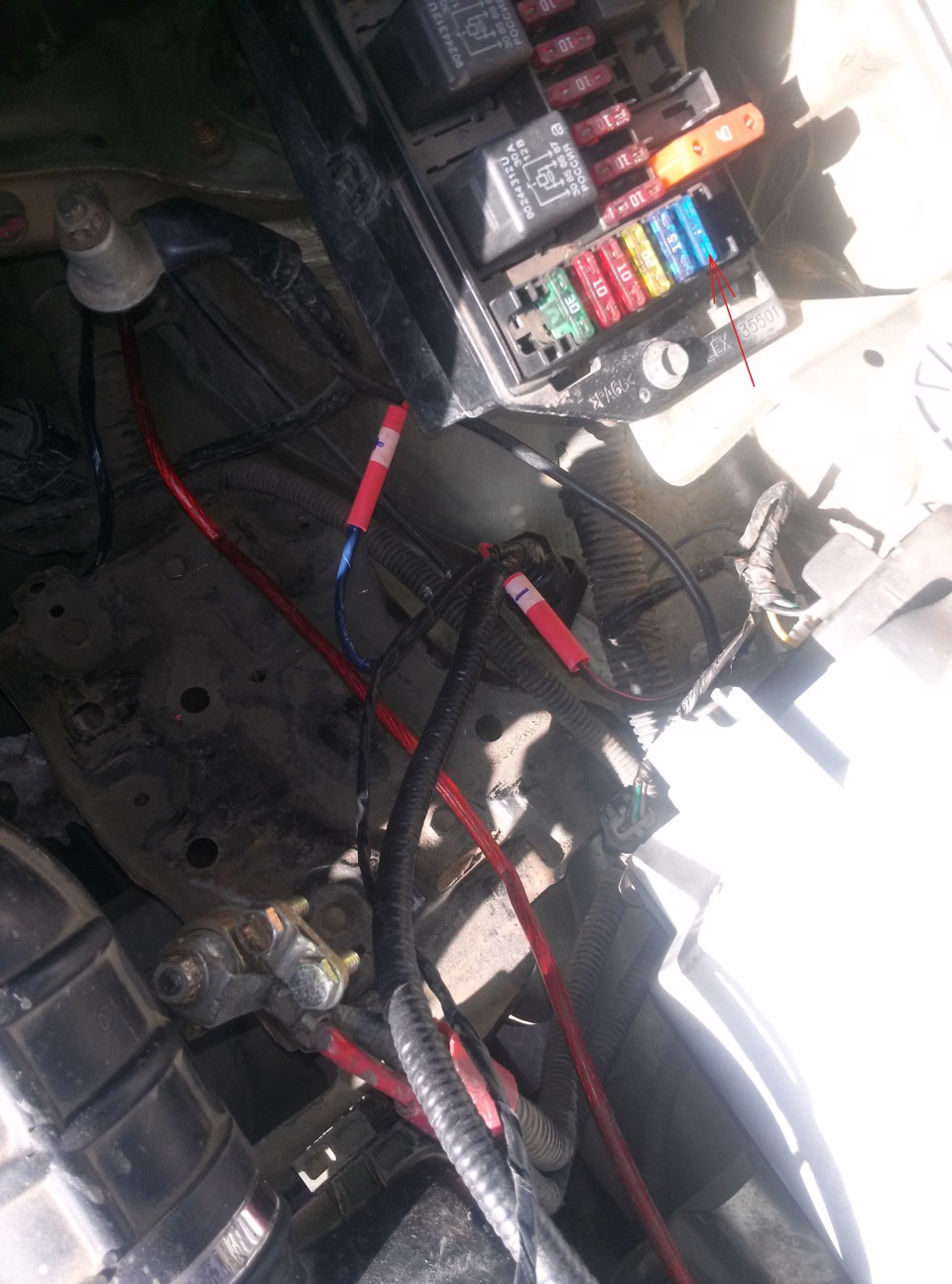 Дэу матиз установить противотуманки. 872d182s 960. Дэу матиз установить противотуманки фото. Дэу матиз установить противотуманки-872d182s 960. картинка Дэу матиз установить противотуманки. картинка 872d182s 960. ПредисловиеПриобрел я себе Мотю в ушатанном состоянии. "Полечил" бедолагу и взялся исправлять мелкие косяки. На этот аппарат были установлены кустарно противотуманки (ПТФ). Установили их очень просто, не замарачиваясь. От замка зажигания кинули проводок (+) напрямую к фарам, а массу тянули через кнопку в салоне.