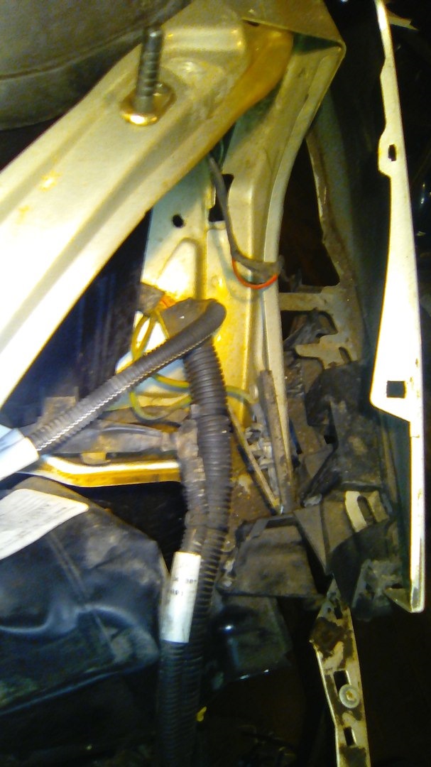 Снял крепление бампера. — Peugeot 307 SW, 1,6 л, 2006 года | своими ...