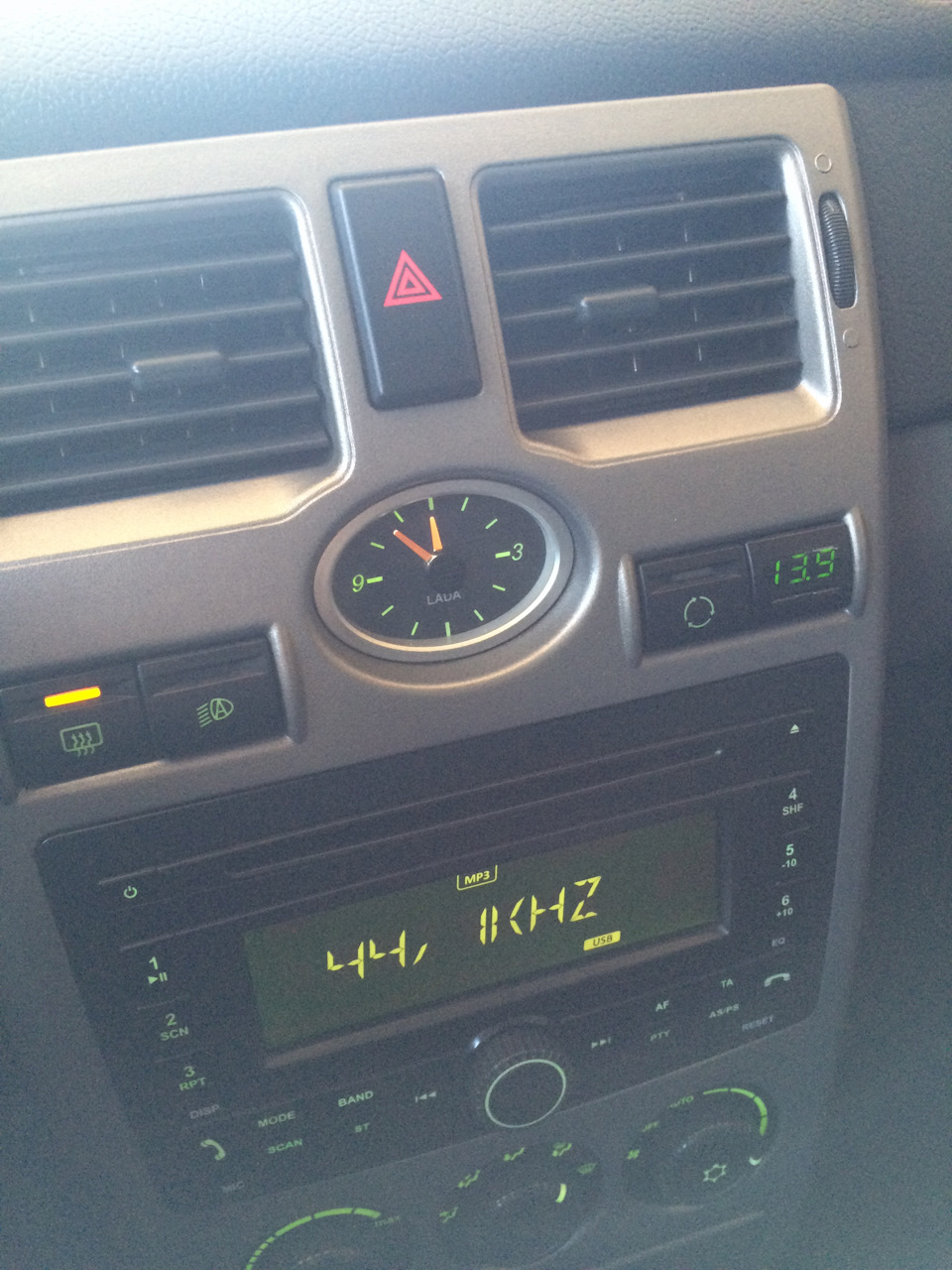 С нагрузкой, все, кроме дальнего света. — Lada Приора хэтчбек