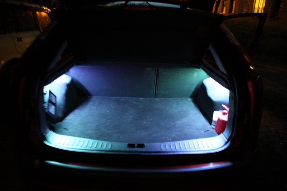 Подсветка багажника форд. Подсветка багажника Ford Focus 2. Подсветка багажника фокус 2 хэтчбек. Подсветка багажника Форд фокус 1 Рестайлинг. Лампа подсветки багажника Форд фокус 2.
