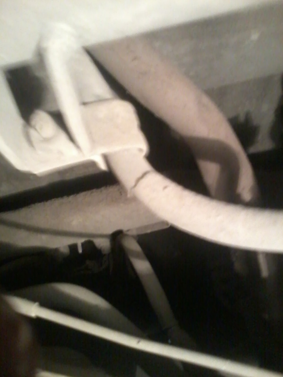 Замена шланга сапуна на заднем редукторе — SsangYong Korando (2G), 2,9 ...