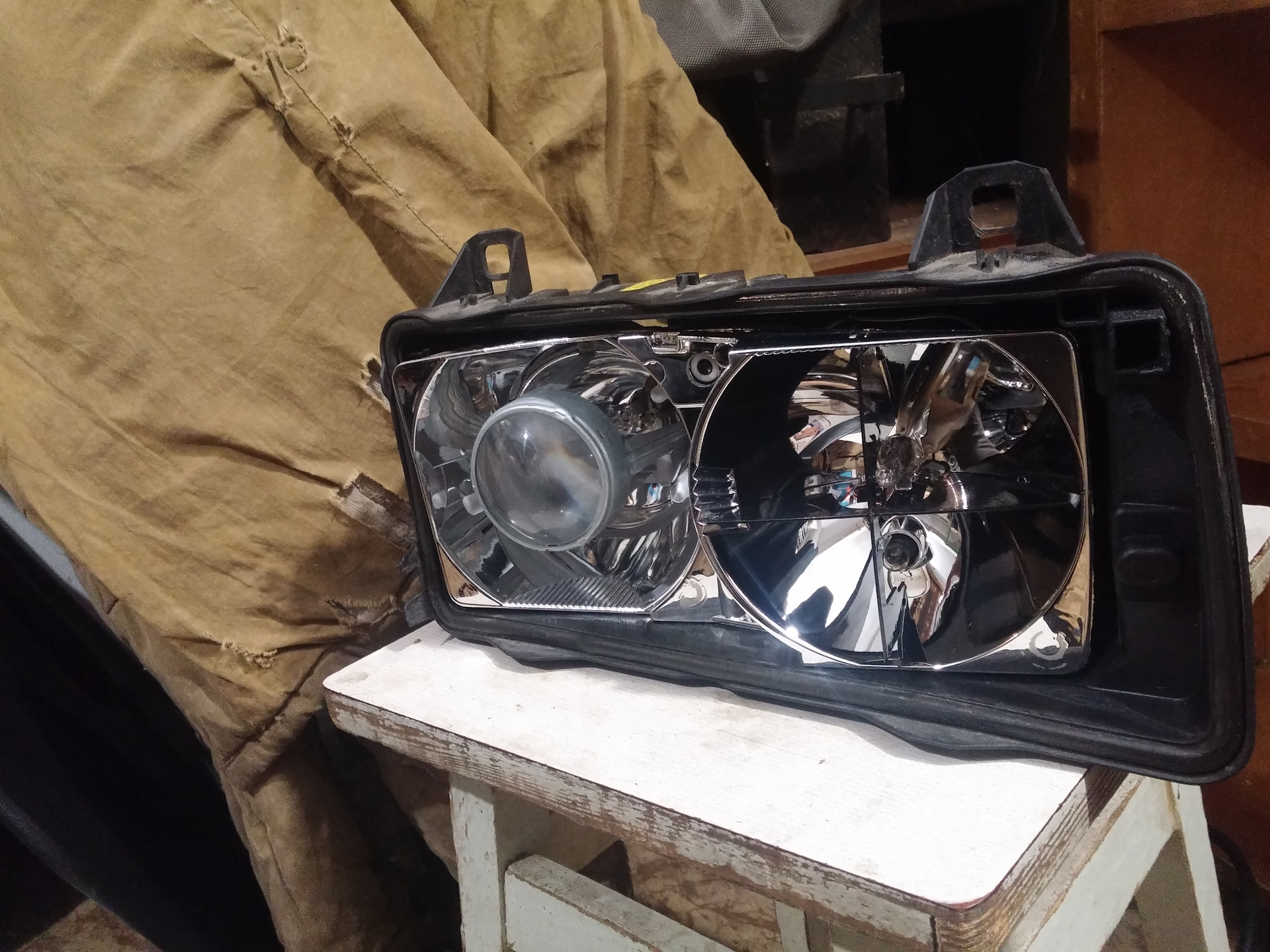 Стекло фары бмв е36. Передние фары бмв е36. Hella фары bmw e36 320i. Фары бмв е36. Линзованная оптика бмв е36.