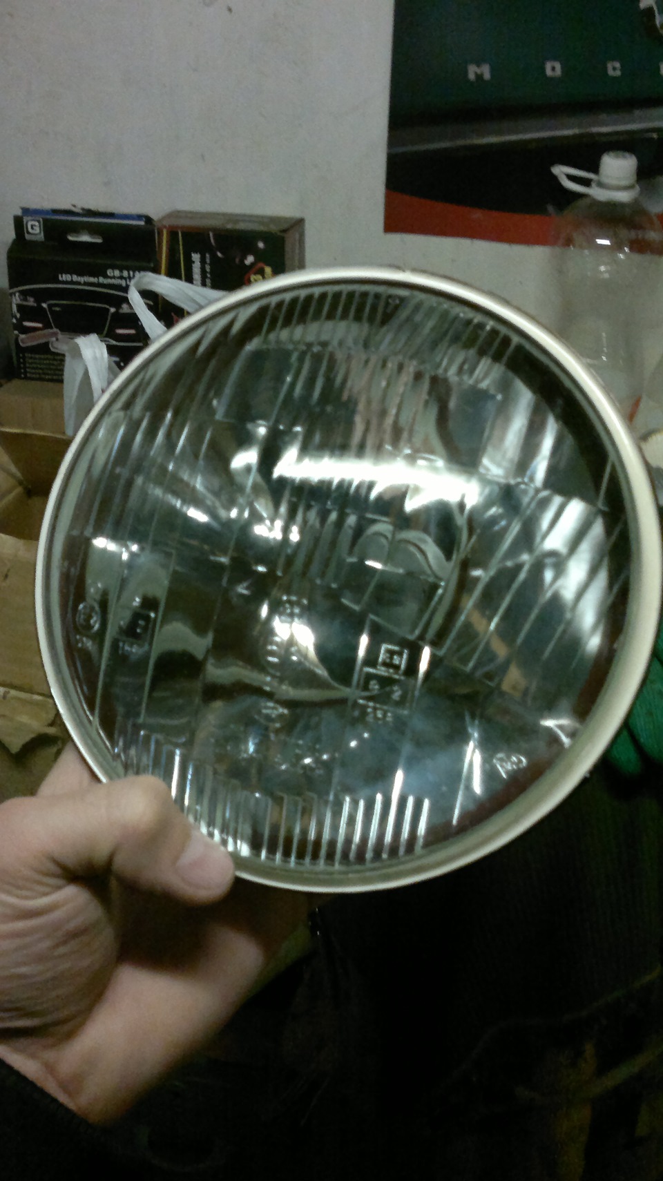 экран отсутствует, край отражателя темный — ИЖ Москвич 412