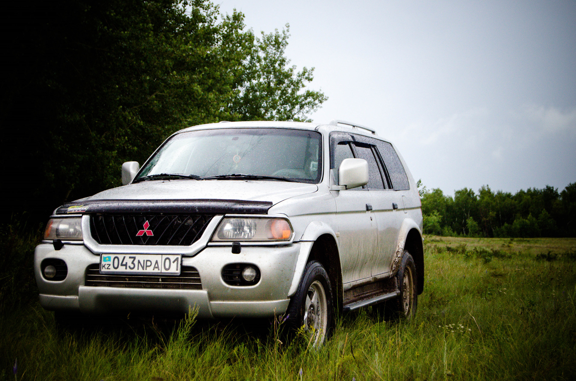 Характеристика монтеро. Монтеро спорт. Мицубиси Монтеро спорт. Mitsubishi Montero 2000. Mitsubishi Montero Sport 2000.