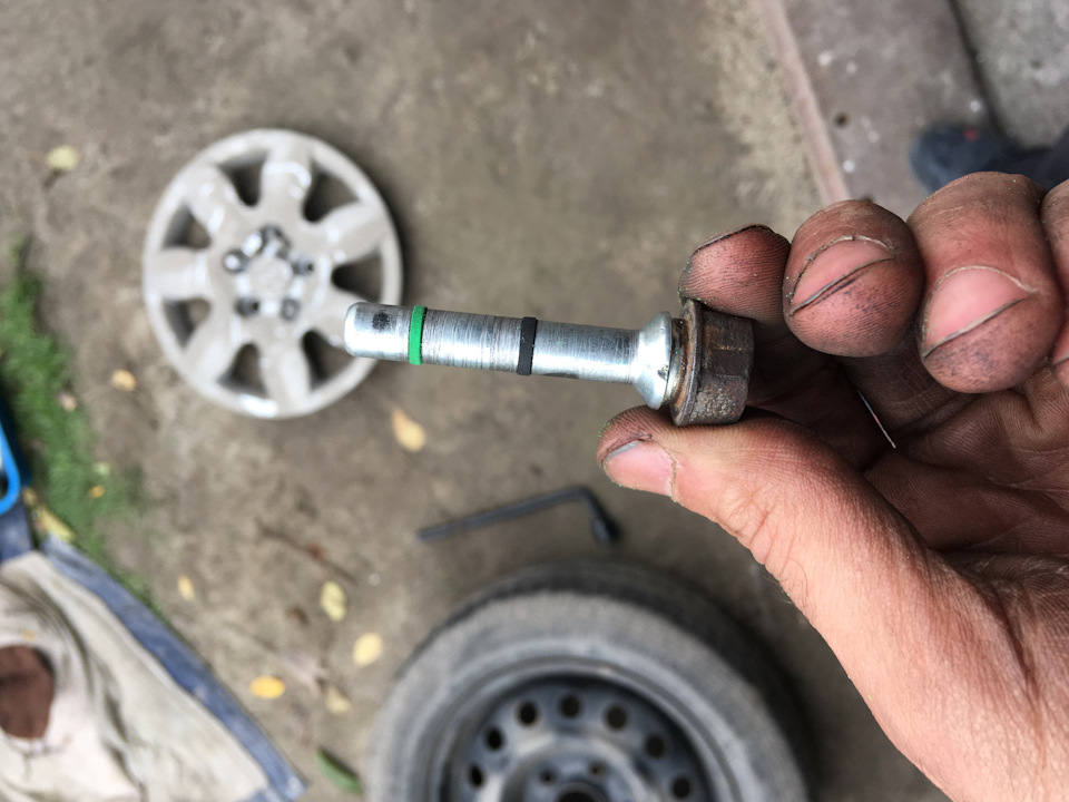 Замена передних колодок и шаровой и доработка заводской недоработки ...