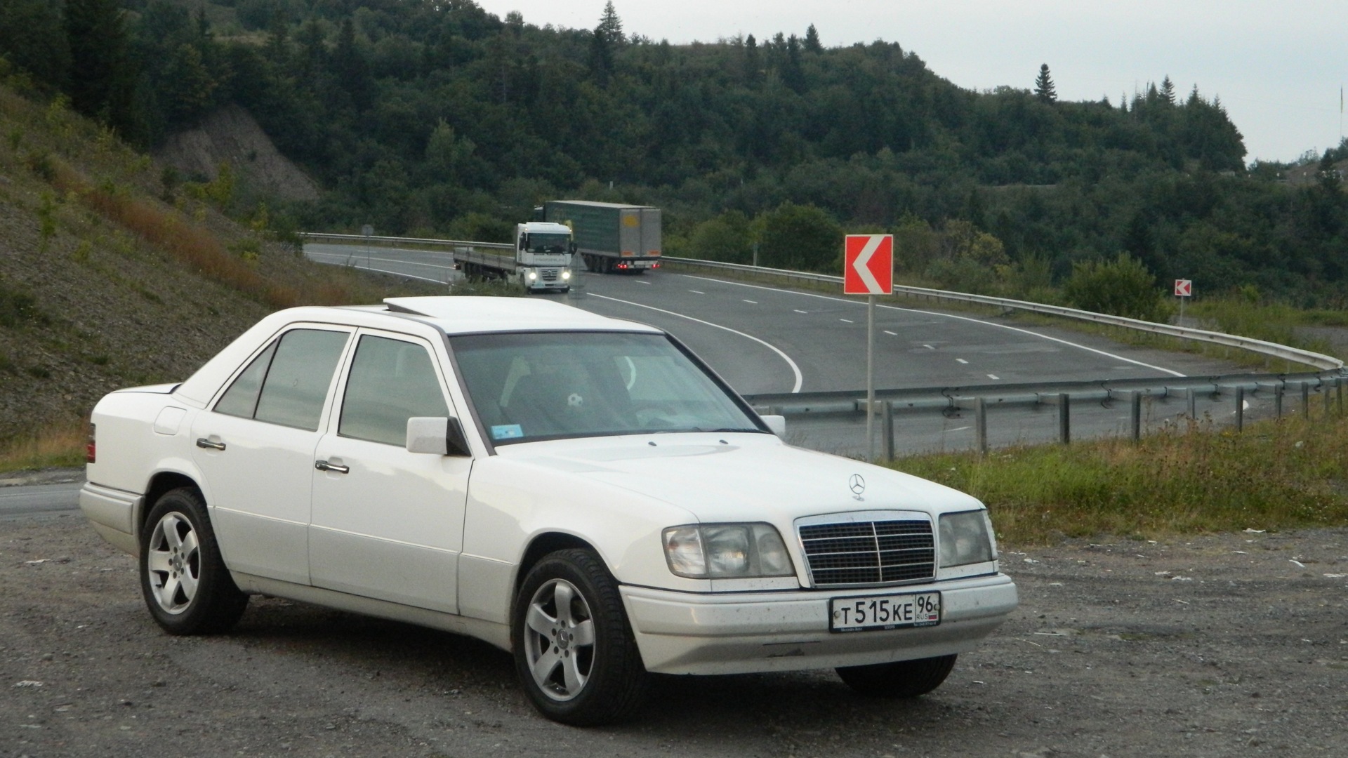 Mercedes-Benz E-class (W124) 2.2 бензиновый 1994 | Е220 МКПП, старый бюргер  на DRIVE2