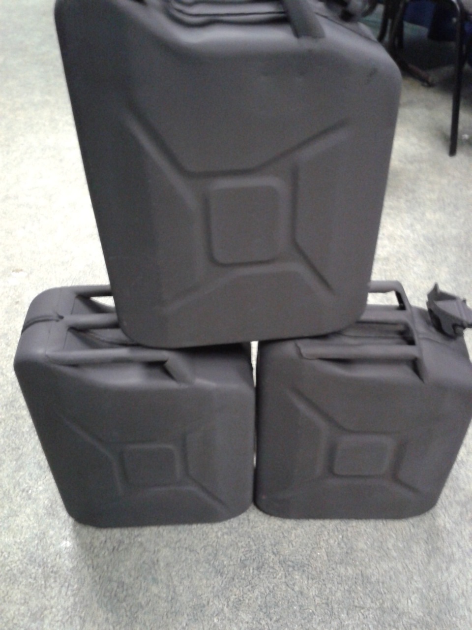 8769d02s 960 Как крепить канистру в прицепе