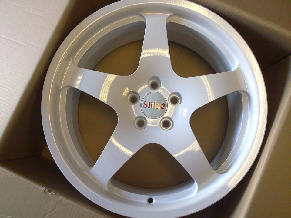 Сухая резина. 175. Штамповка на 13 ваз с зацепами под хром колпак. Диски на ваз 2105 r13. Диски всмпо 14 4х98.