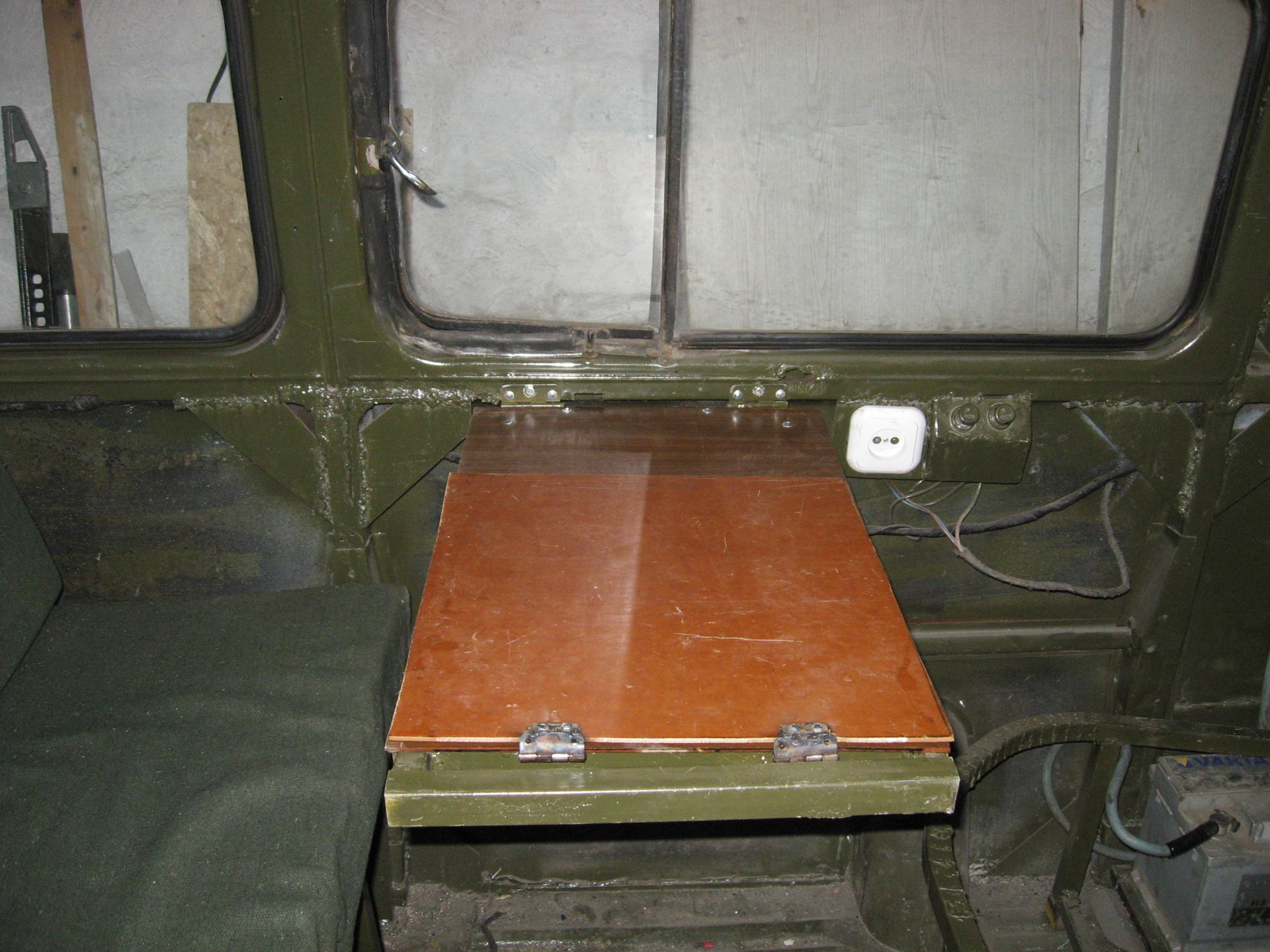 Столик УАЗ 452