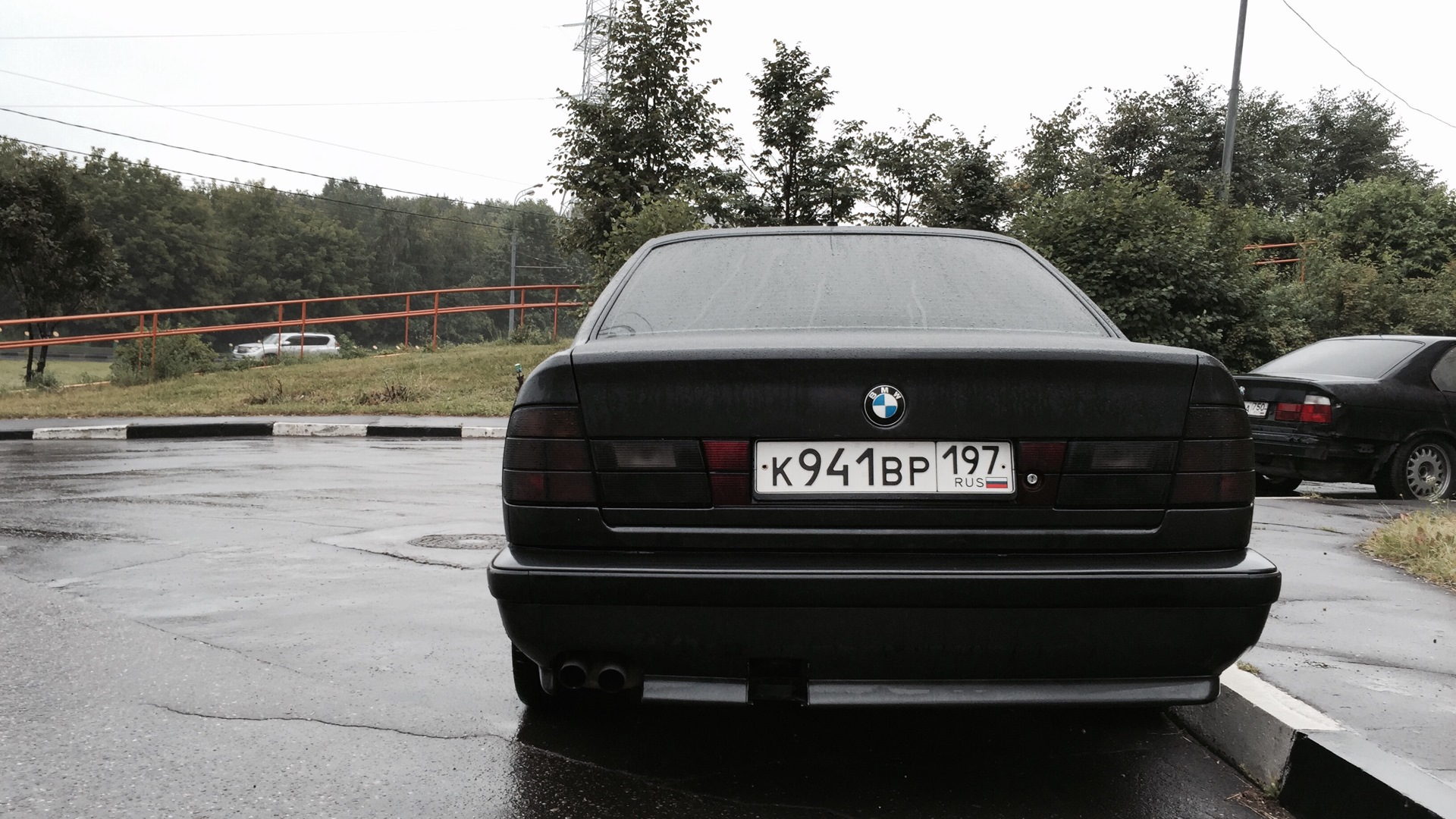 Номер 34. БМВ м5 е34 HELLA Black. BMW e34 сзади. BMW 5 Е 34 сзади. BMW e34 м5 сзади.