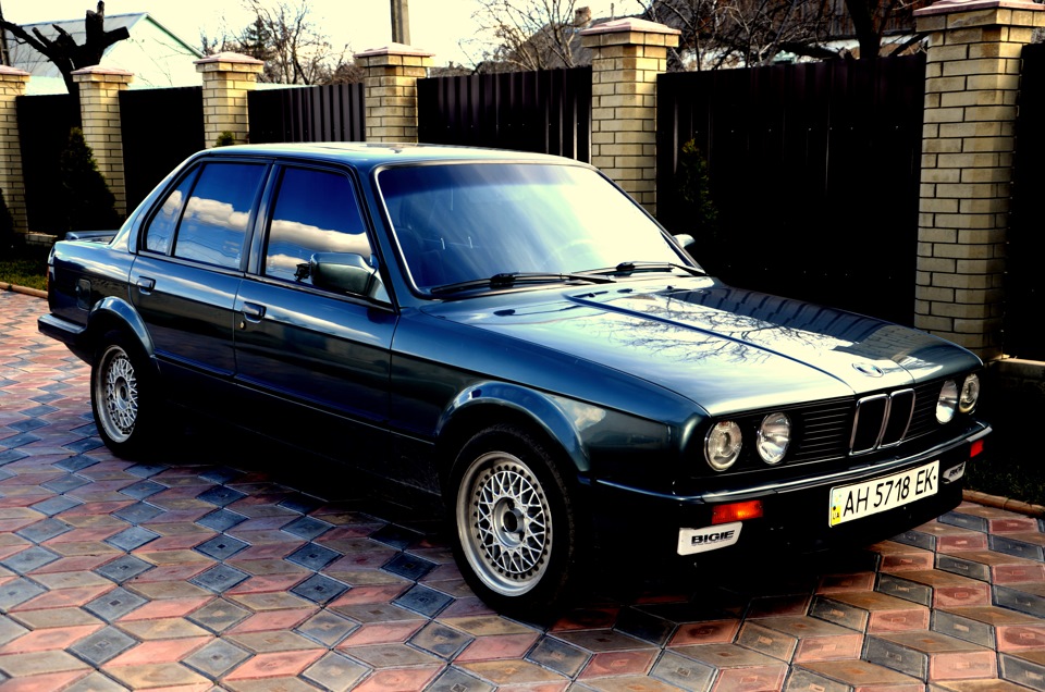 File:'86 BMW 325es (Destination Décarie '12).JPG - Wikimedia Commons