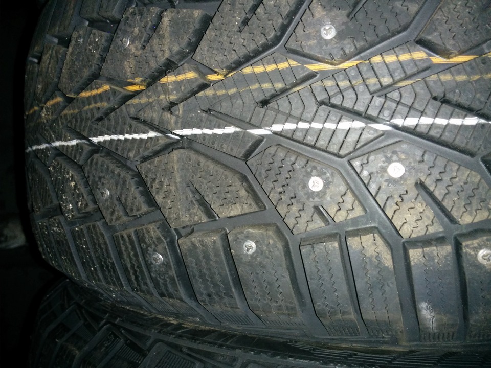 Зимние шины gislaved. Gislaved Nord Frost 100 225/55 r17. Гиславед 200 r17 225/50. Зимняя резина Норд Фрост 100.