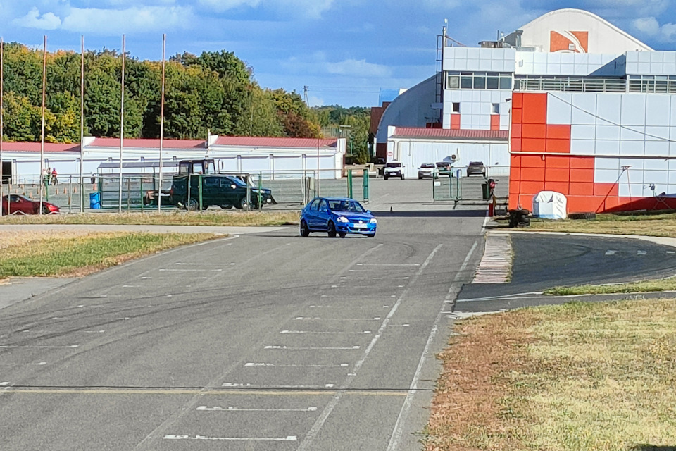 Фото в бортжурнале Renault Logan (1G)