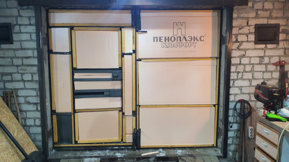 Утепление гаражных ворот — Lada Niva Travel, 1,7 л, 2022 года | другое ...