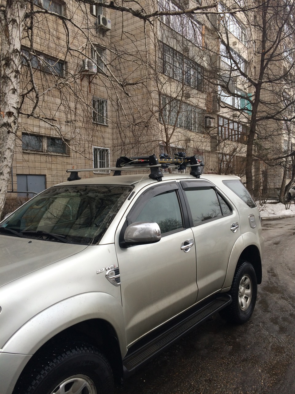 Крепление для лыж — Toyota Fortuner (1G), 2,7 л, 2006 года | аксессуары ...