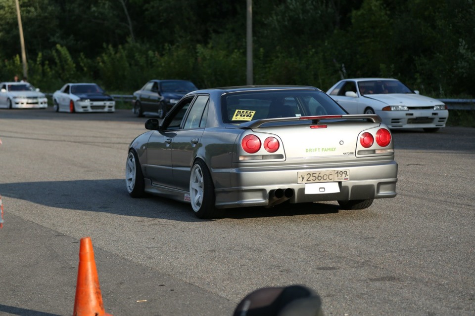 Skyline r34 с развалом