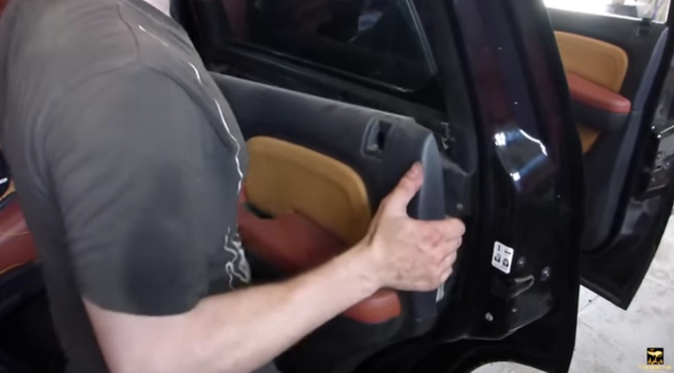 Как снять обшивку багажника escalade iv Как снять обшивку двери Escalade - DRIVE2