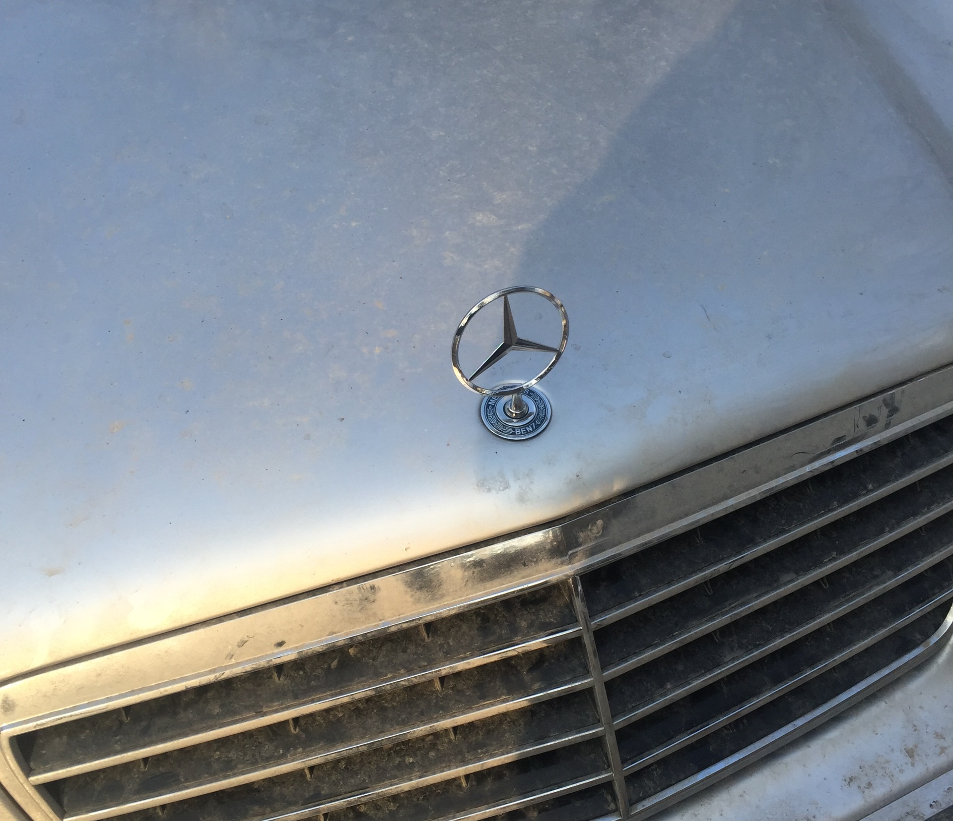 Эмблема на капот и шторка багажника — Mercedes-Benz E-Class (W210), 2,8 ...